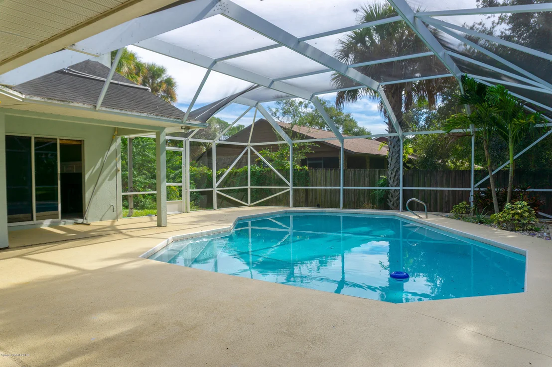 Photo of 652 Gilbert Drive NE
