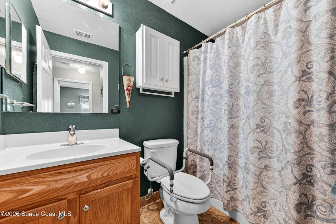 Photo of 2125 Redwood Circle NE
