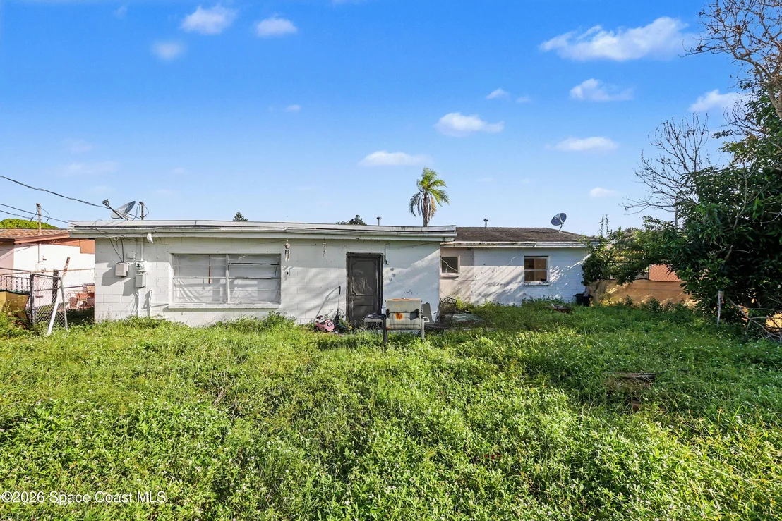 Photo of 819 Almond Boulevard