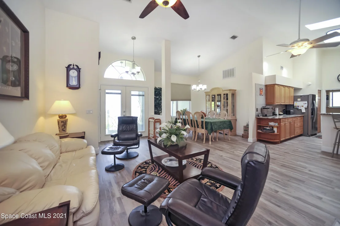 Photo of 1343 Heritage Acres Boulevard