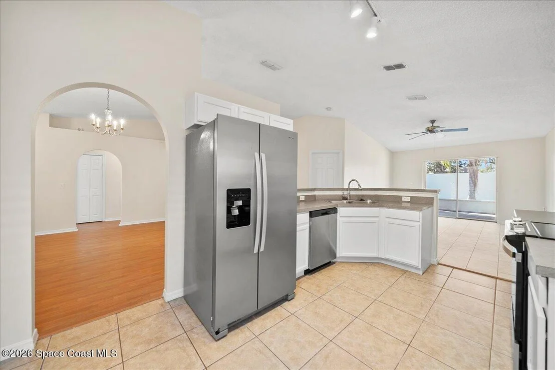 Photo of 1281 White Oak Circle