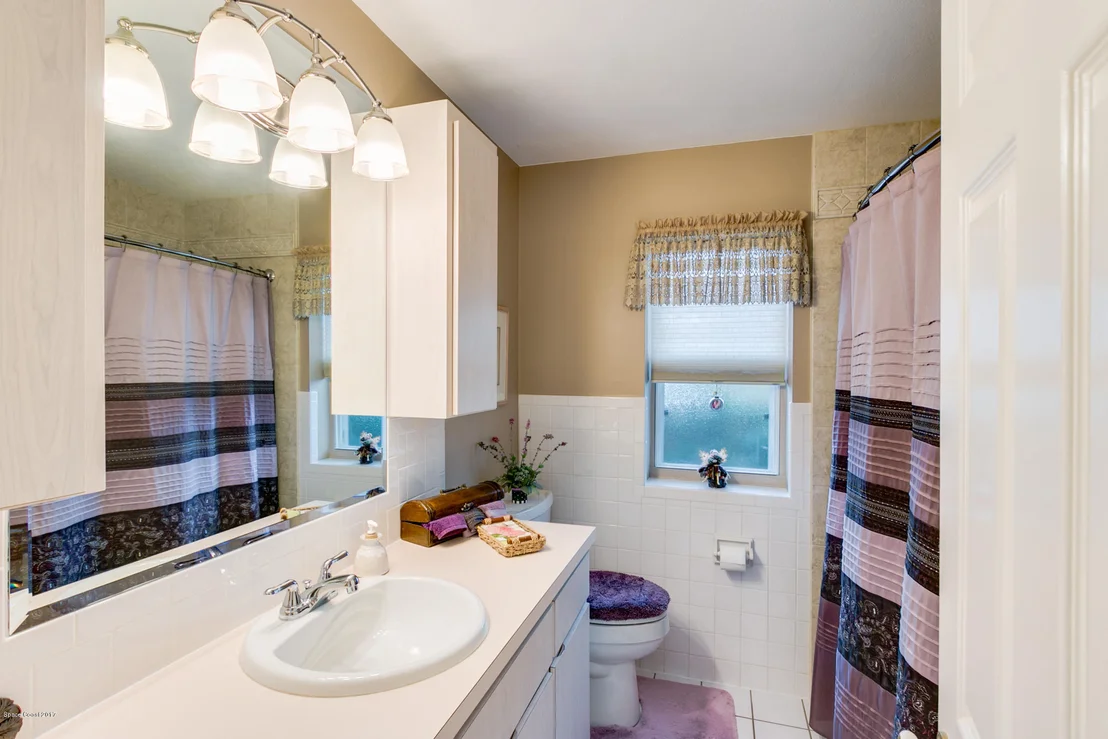 Photo of 821 Heron Road