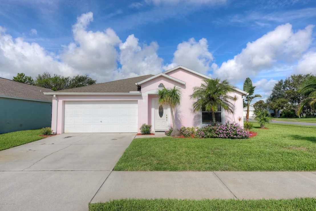 Photo of 976 Villa Drive