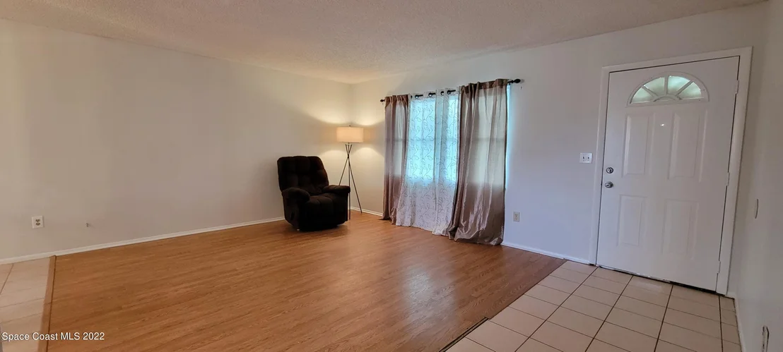 Photo of 981 Cadillac Drive NE