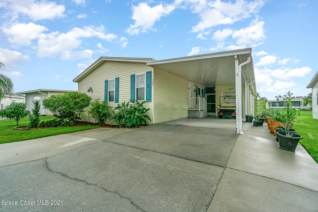 Photo of 387 Horseshoe Bend Circle