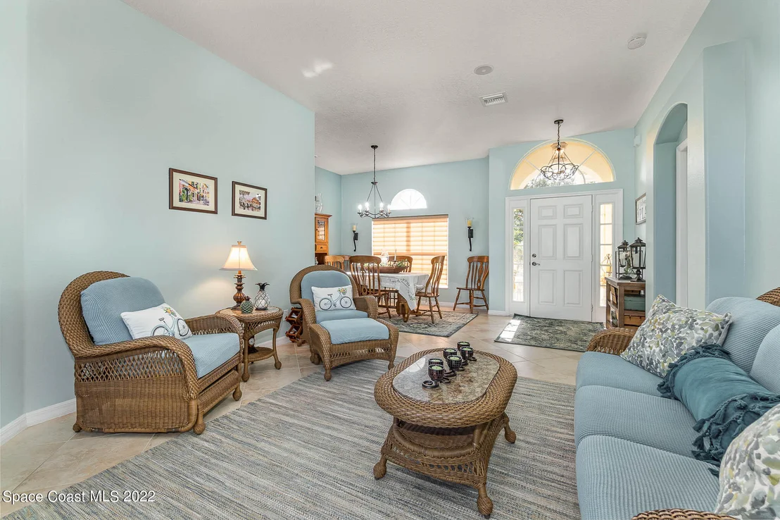 Photo of 1836 Windbrook Drive SE