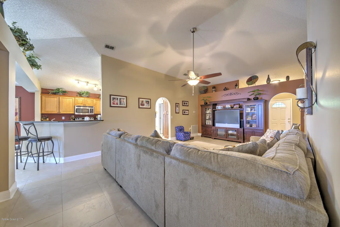 Photo of 1194 White Oak Circle