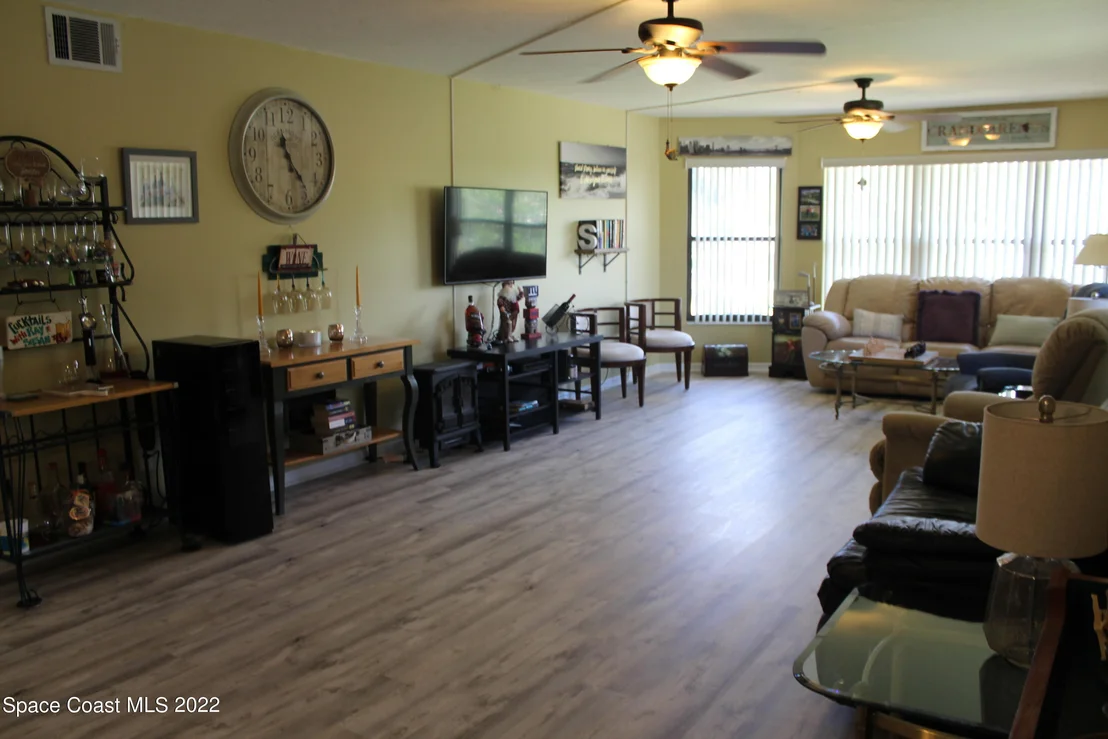 Photo of Unit 1128 at 325 Tangle Run Boulevard