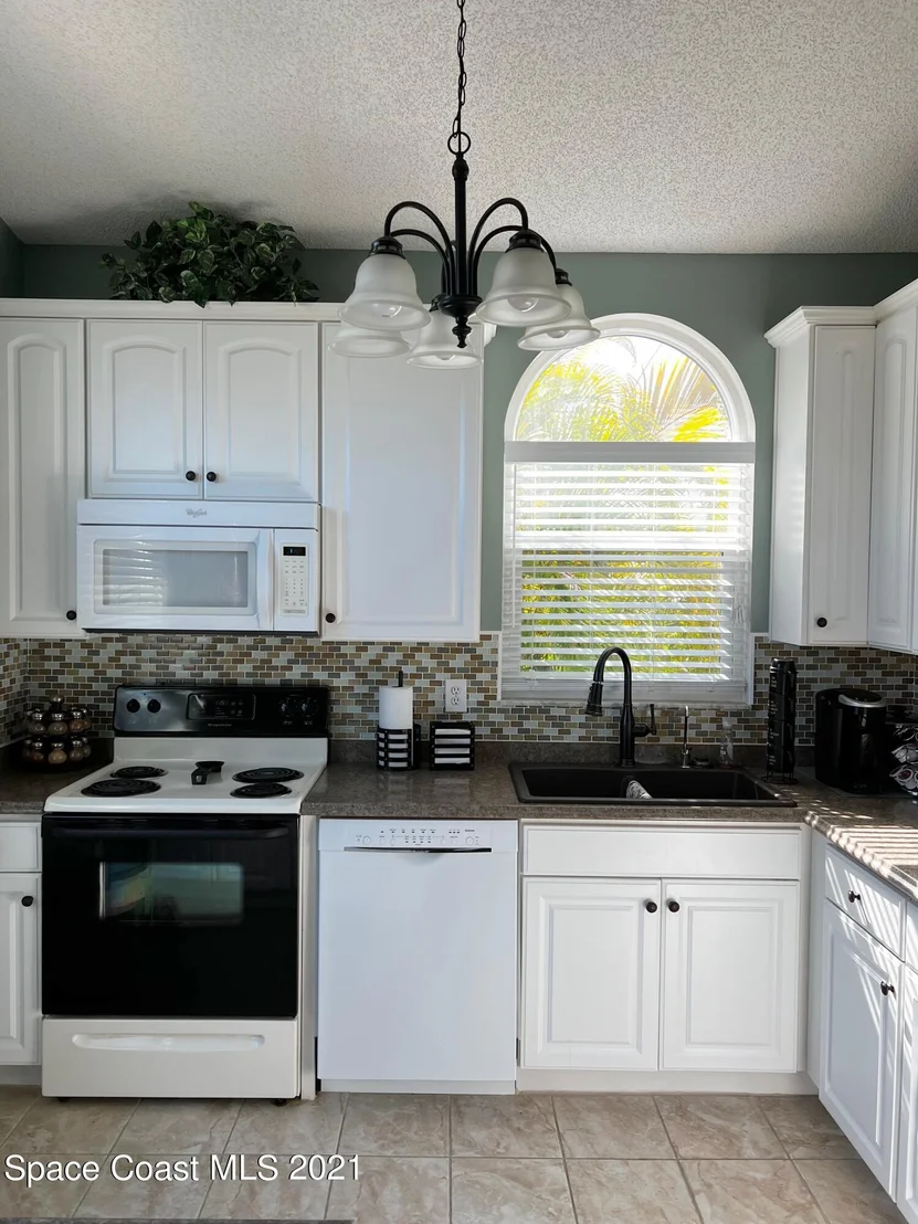 Photo of 1067 Goldenrod Circle NE