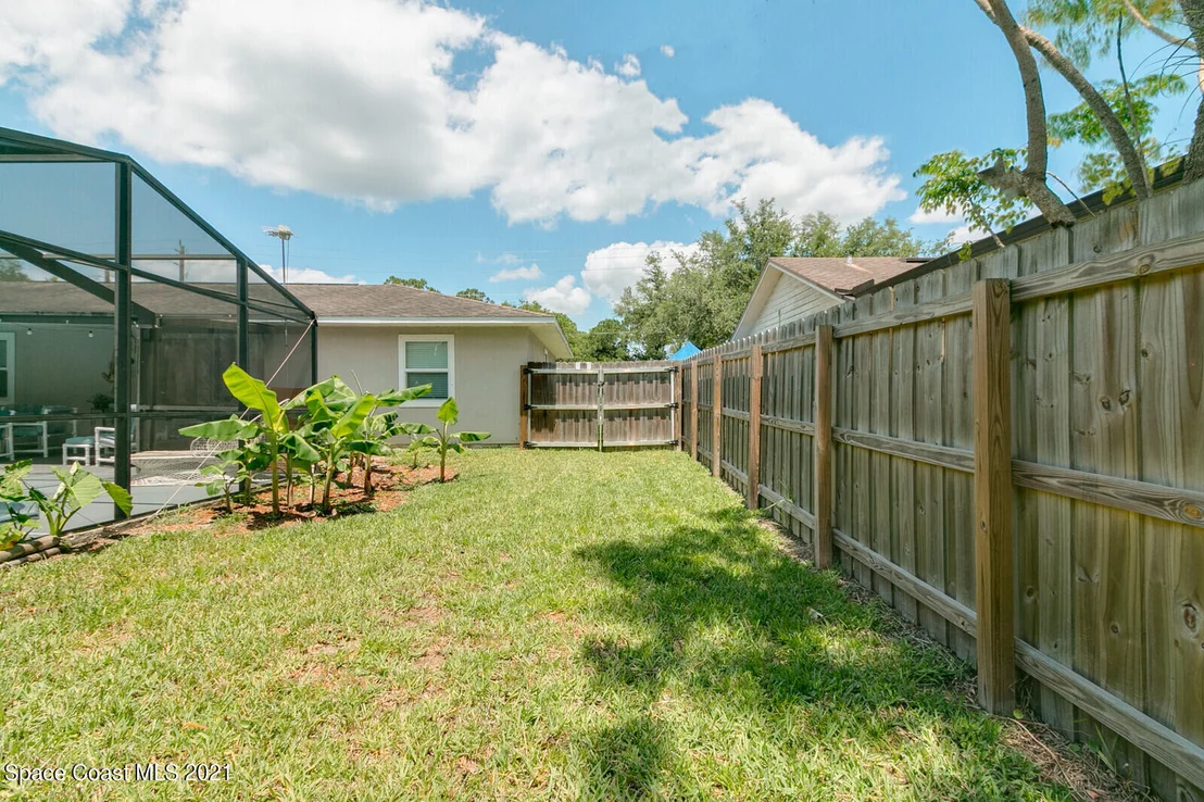 Photo of 5595 Fairbridge Street