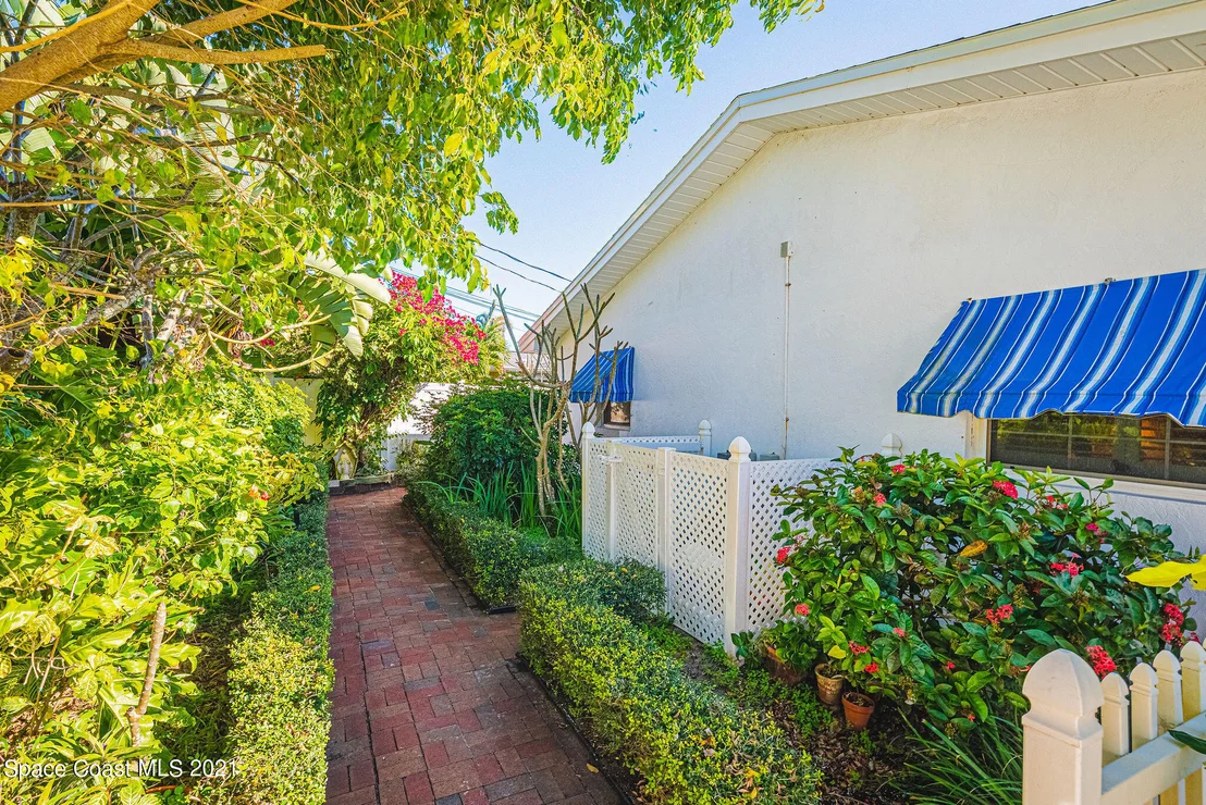 Photo of 330 Seabreeze Drive