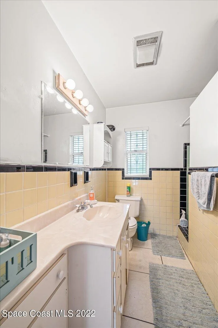 Photo of 1057 Riverdale Drive