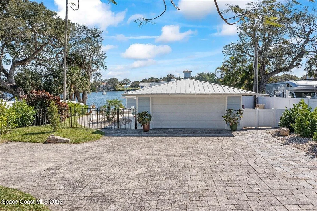 Photo of 1115 Hyde Park Lane