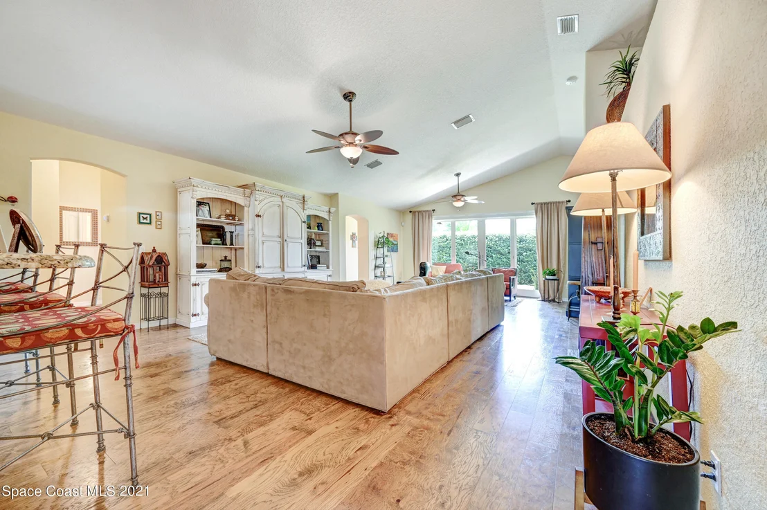 Photo of 992 Carriage Hill Road