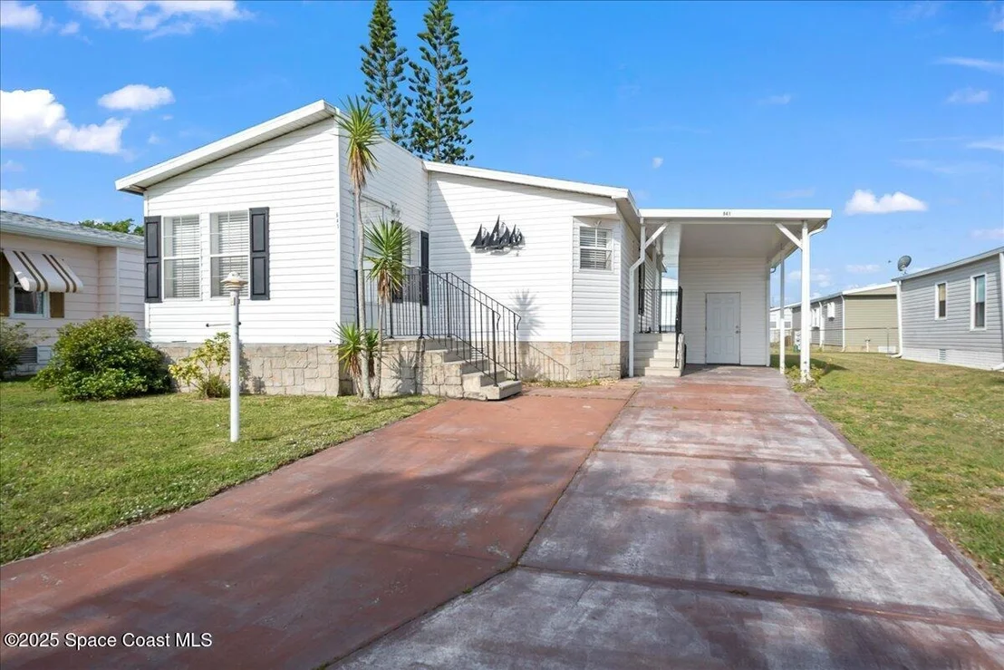 Photo of 641 Hyacinth Circle