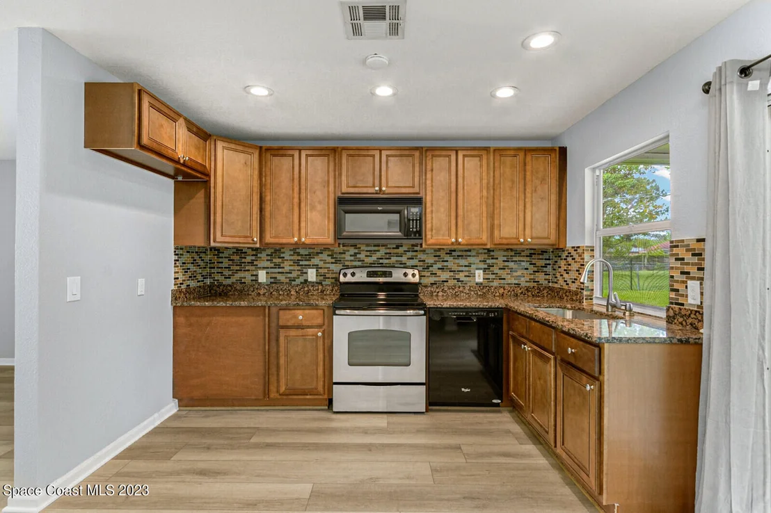 Photo of 736 Brevity Avenue NE