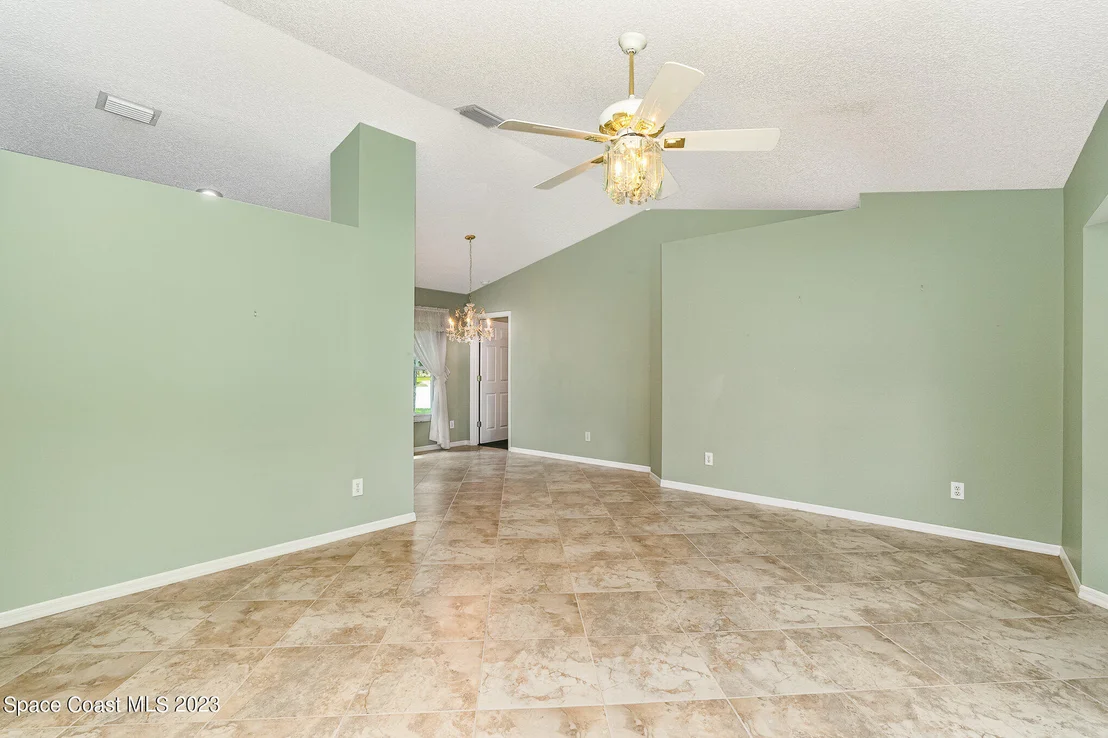 Photo of 4335 South Lakes Circle