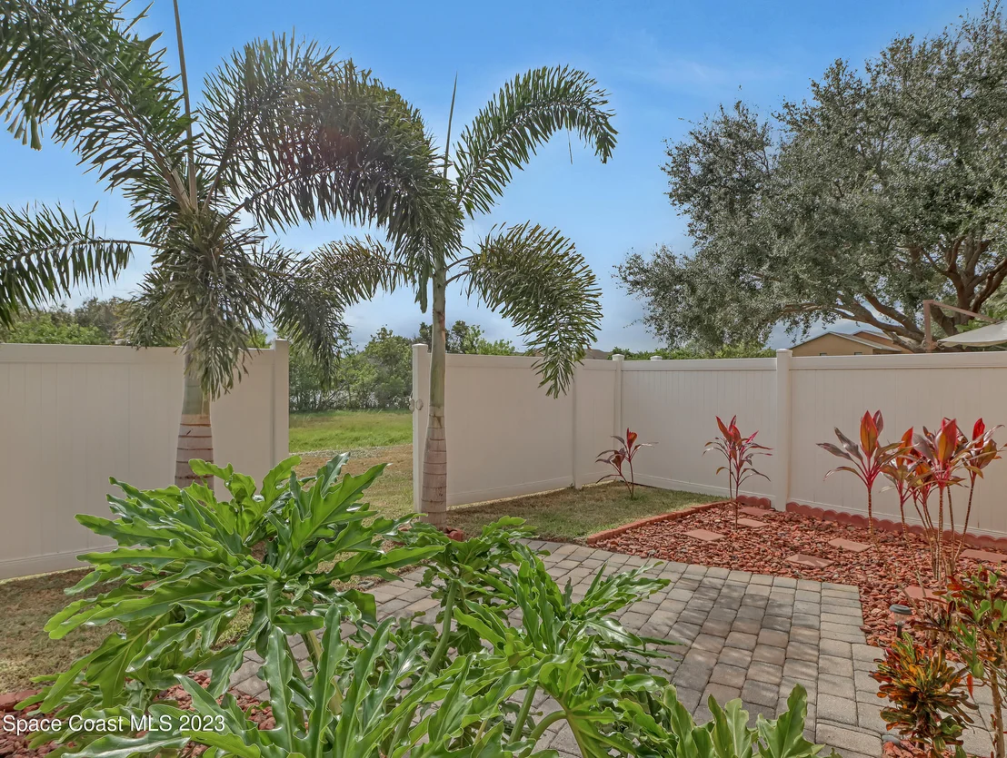 Photo of Unit 103 at 990 Luminary Circle