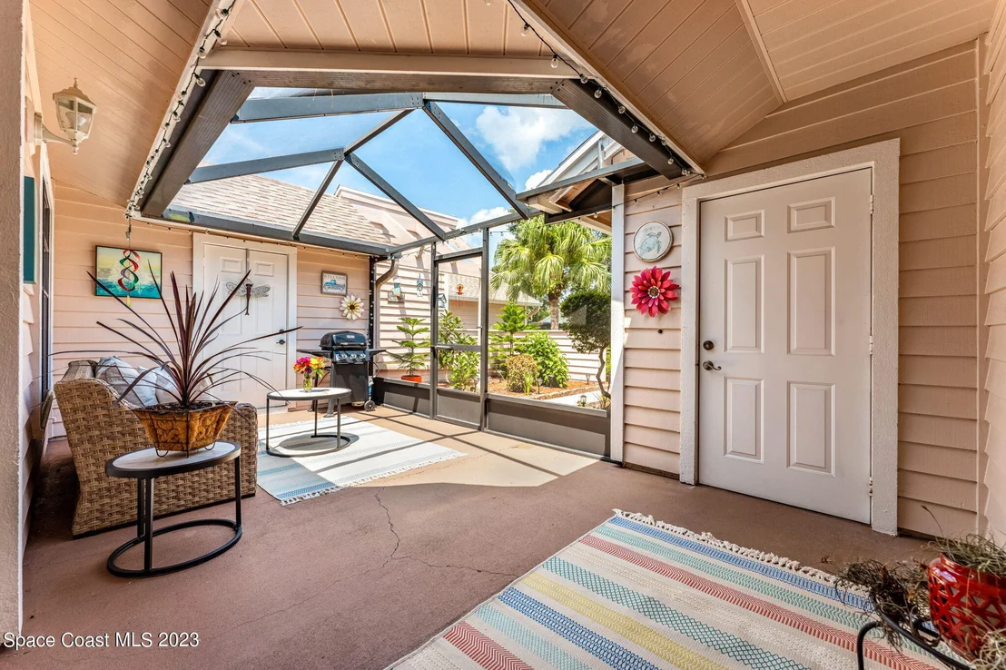 Photo of 885 Ridge Lake Drive