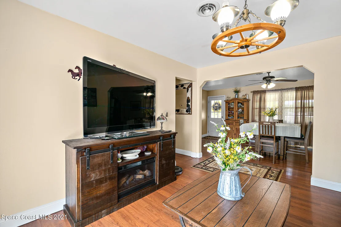 Photo of 3635 Hield Road