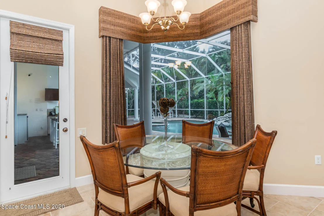 Photo of 889 Oak Park Drive