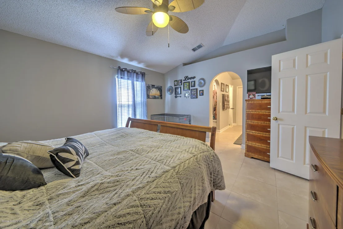 Photo of 1194 White Oak Circle