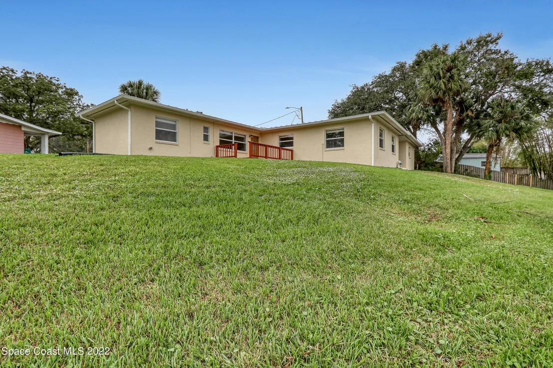 Photo of 589 Hillside Court