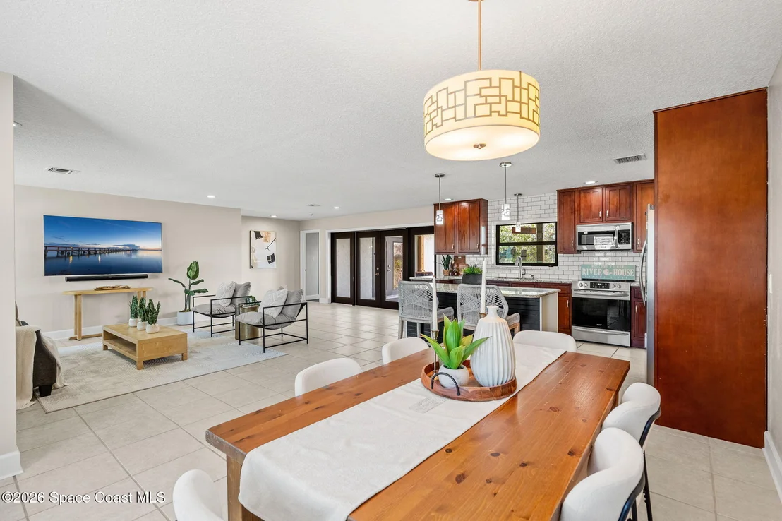 Photo of 213 River Road