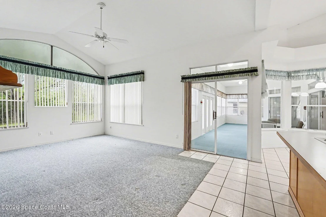 Photo of 981 Victoria Place