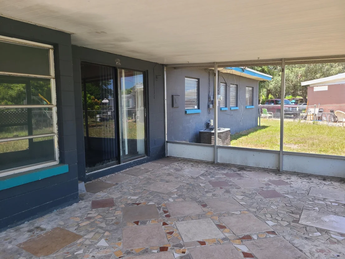 Photo of 819 W Highland Drive