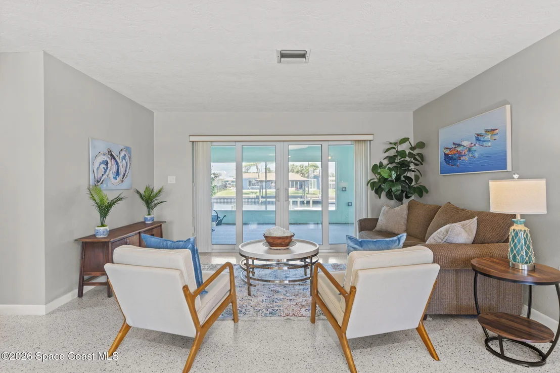 Photo of 465 Cardinal Drive