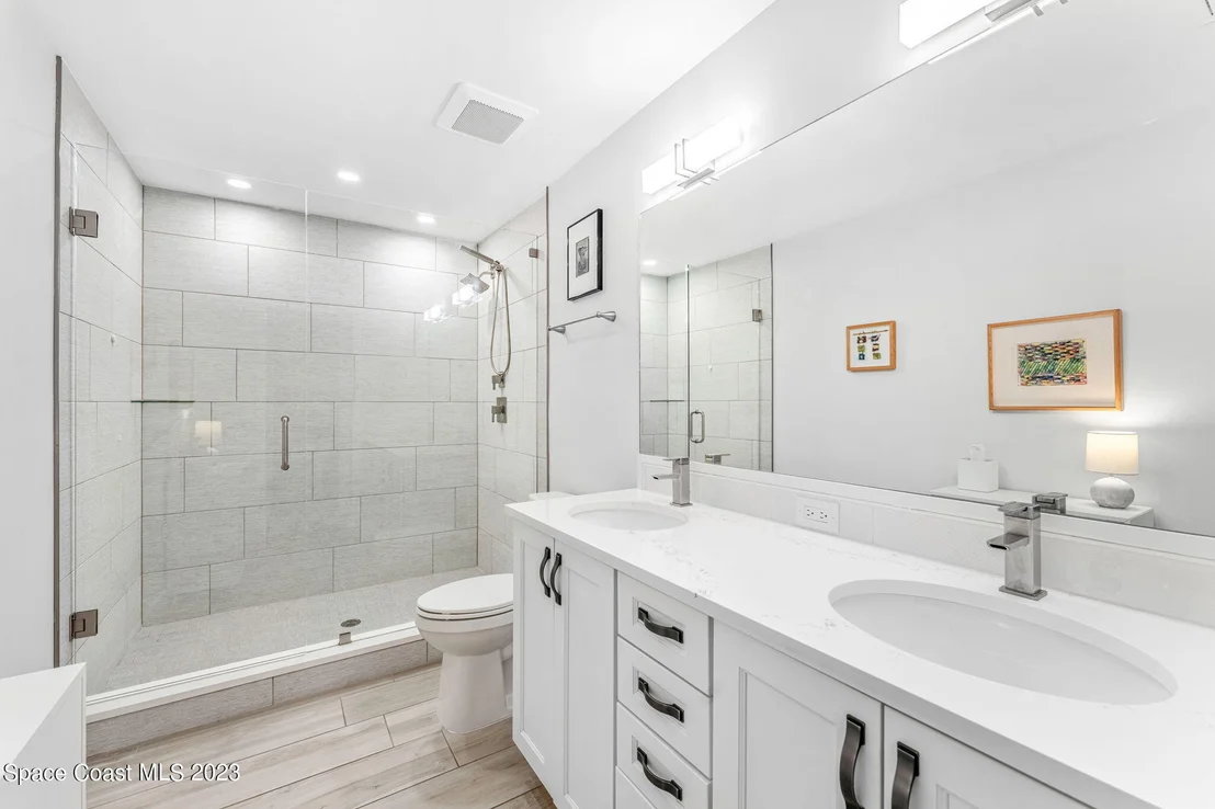 Photo of 543 Biscayne Drive