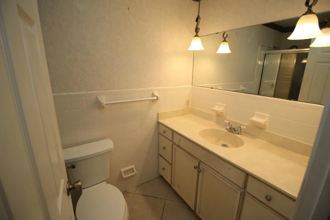 Photo of 1441 Meadowbrook Road NE
