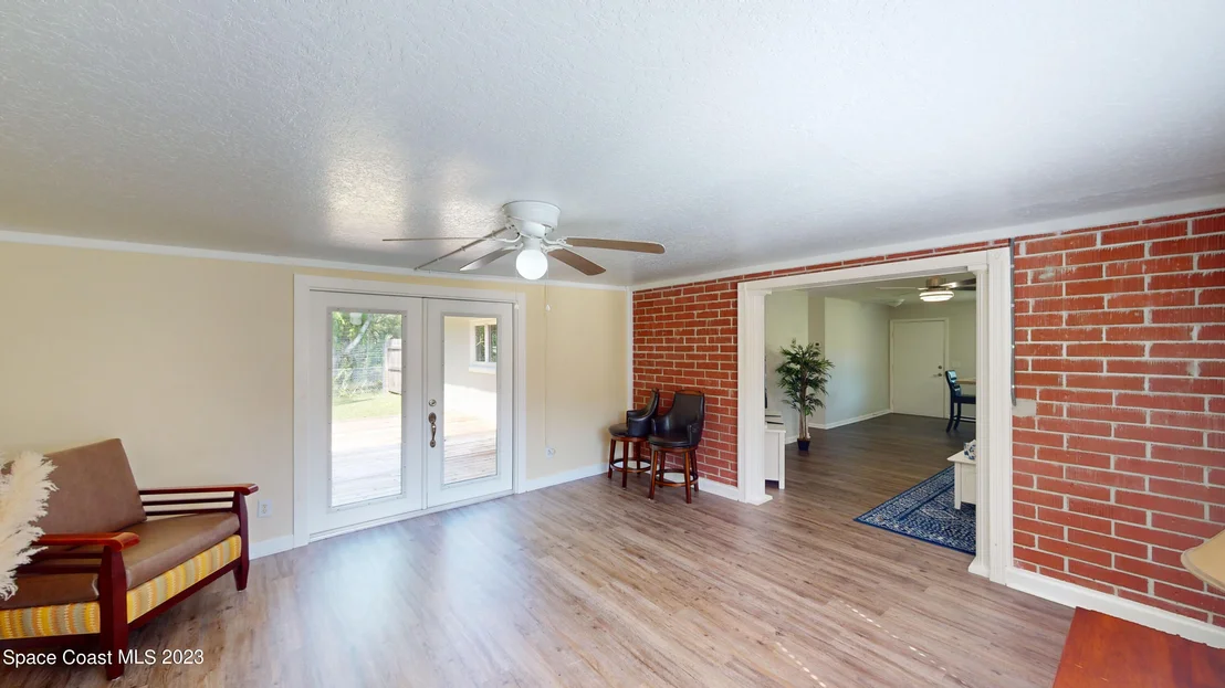 Photo of 1045 Green Road