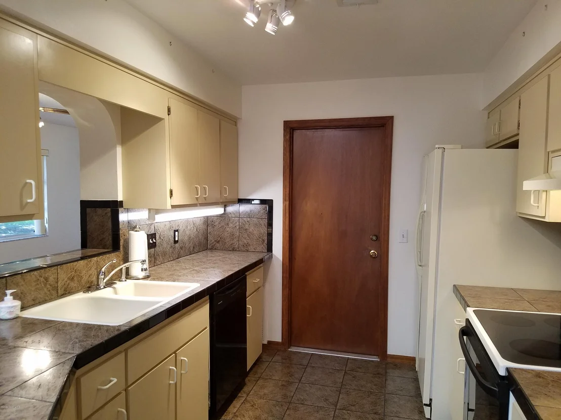 Photo of 993 Hibiscus Street