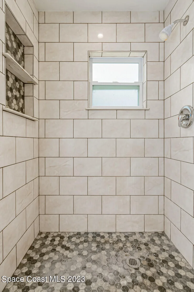 Photo of 581 Clarke Avenue