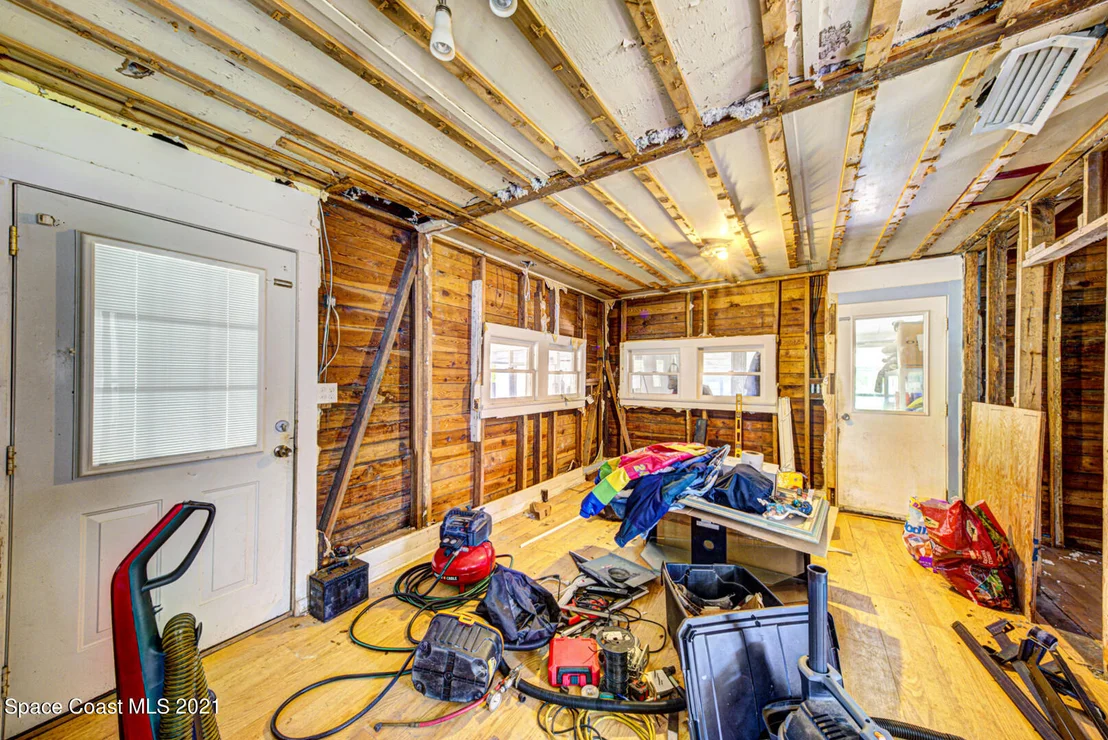 Photo of 2337 Broadway Avenue