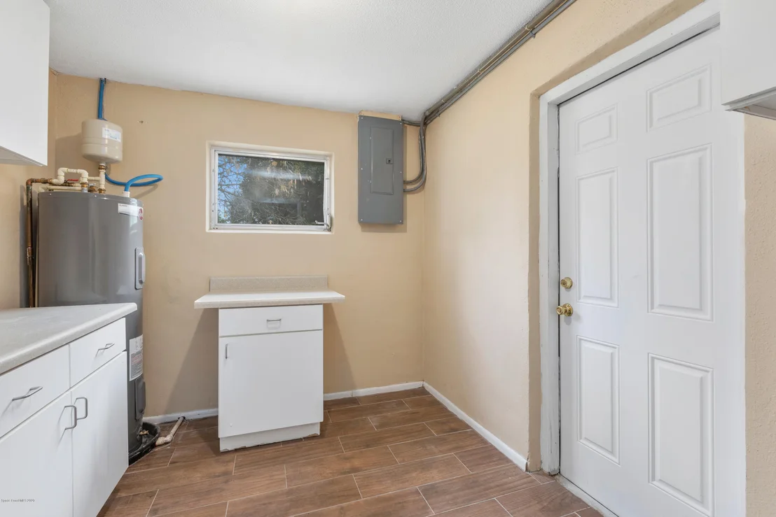 Photo of 523 Ford Circle E