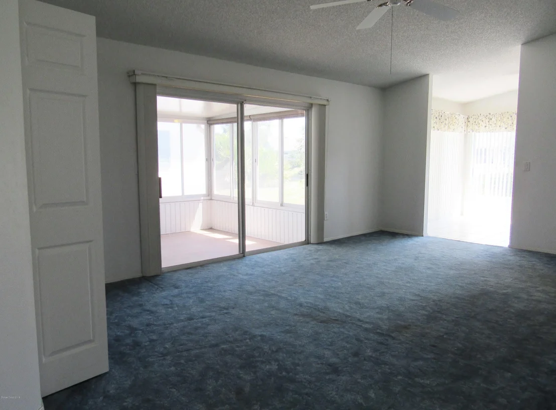 Photo of 1043 NE Goldenrod Circle NE