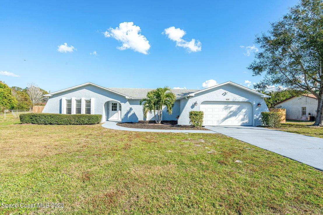 Photo of 1237 Glenham Drive NE