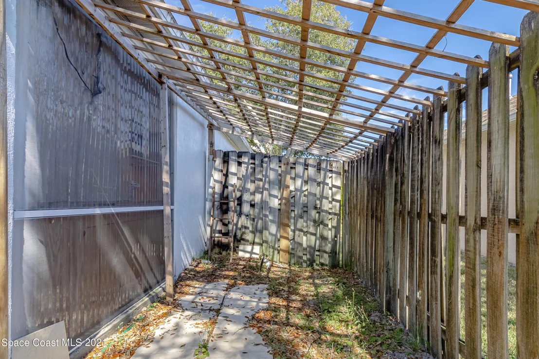 Photo of 2423 Saint Johns Lane