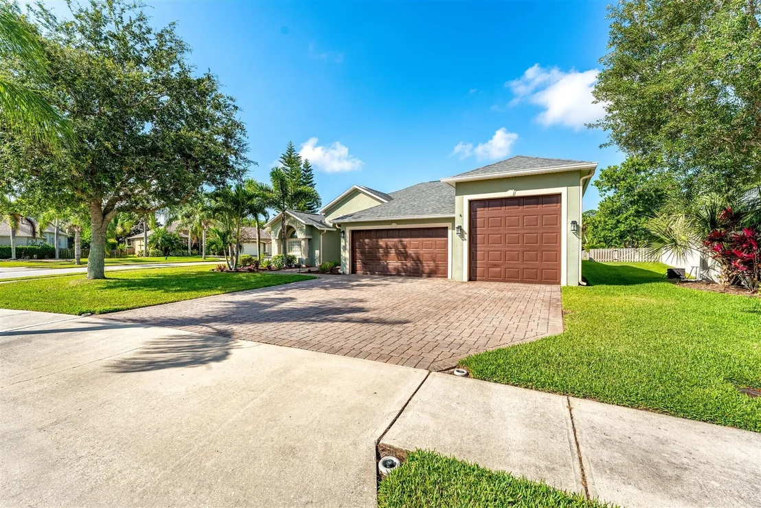 Photo of 1697 E Auburn Lakes Drive N
