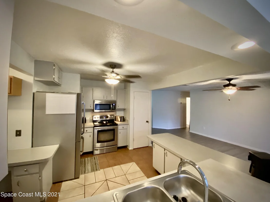 Photo of 1320 Mariposa Drive NE