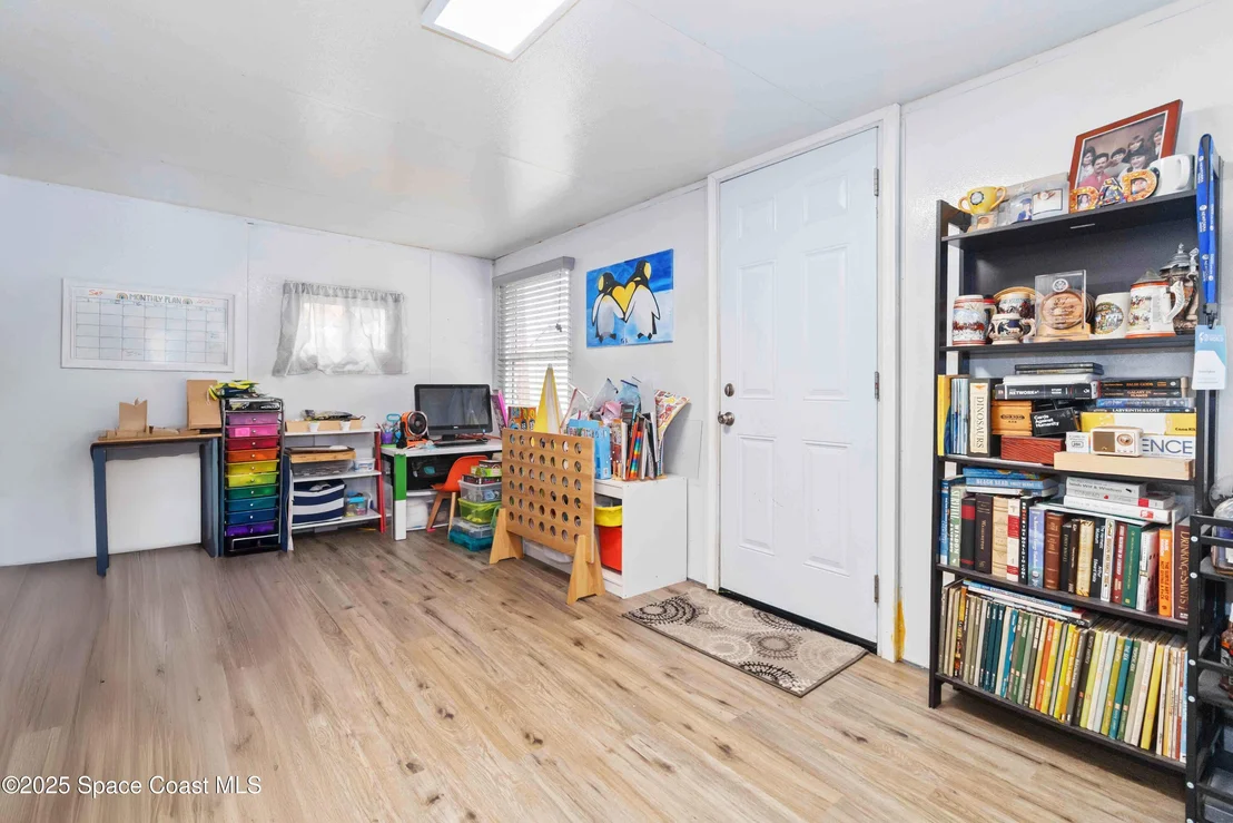 Photo of 6581 Bancroft Avenue