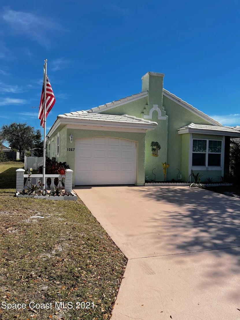Photo of 1067 Goldenrod Circle NE