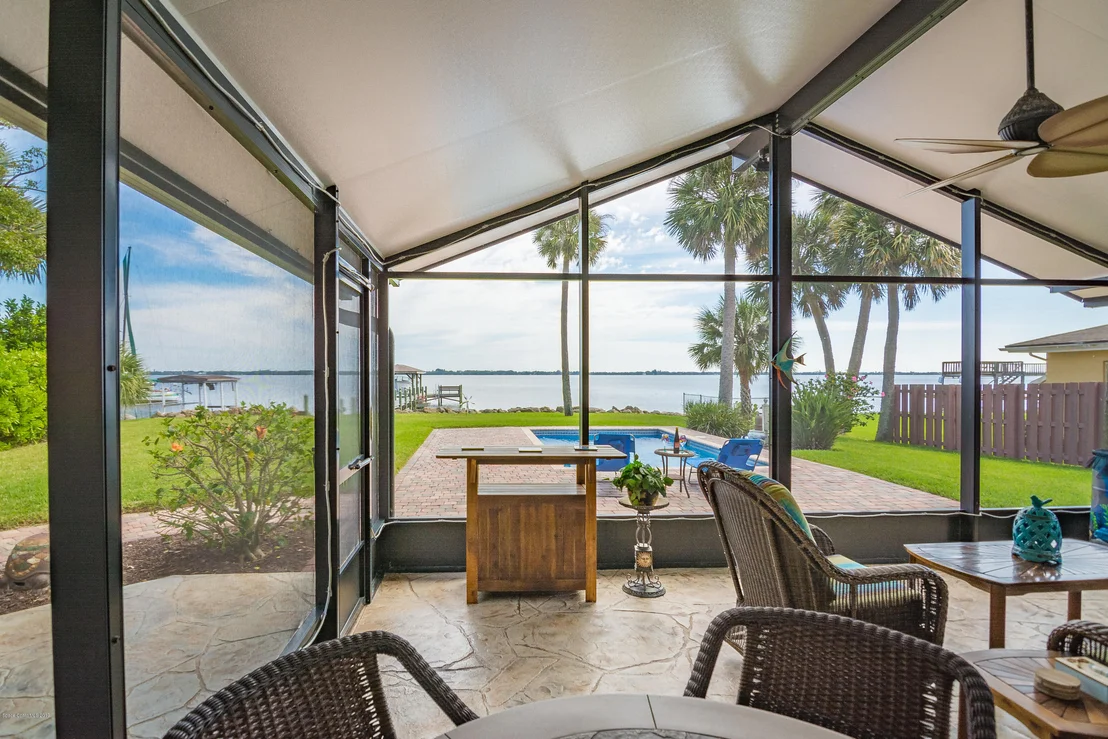 Photo of 3877 Riverside Drive