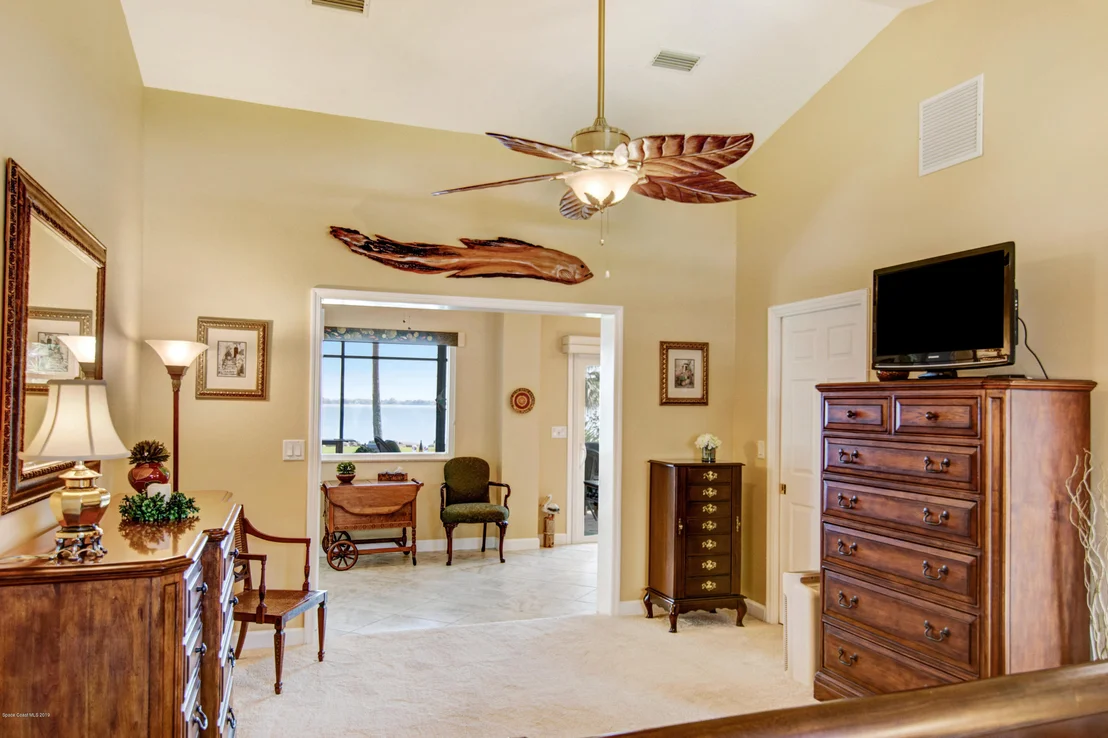 Photo of 3877 Riverside Drive