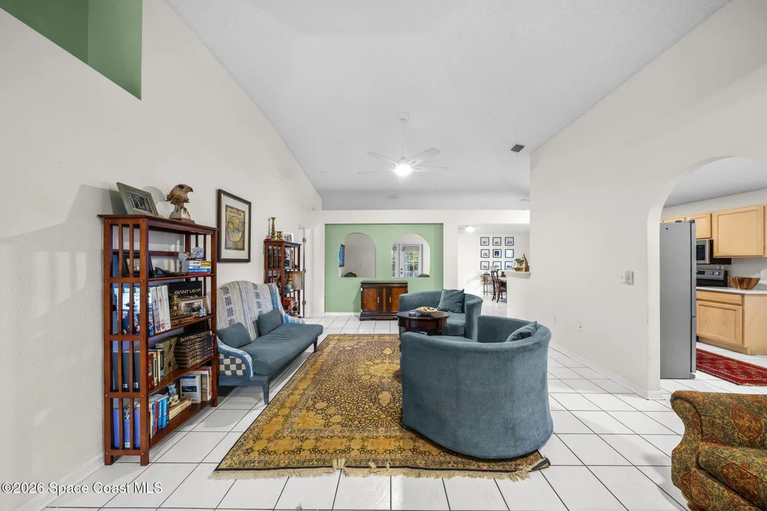 Photo of 1272 White Oak Circle