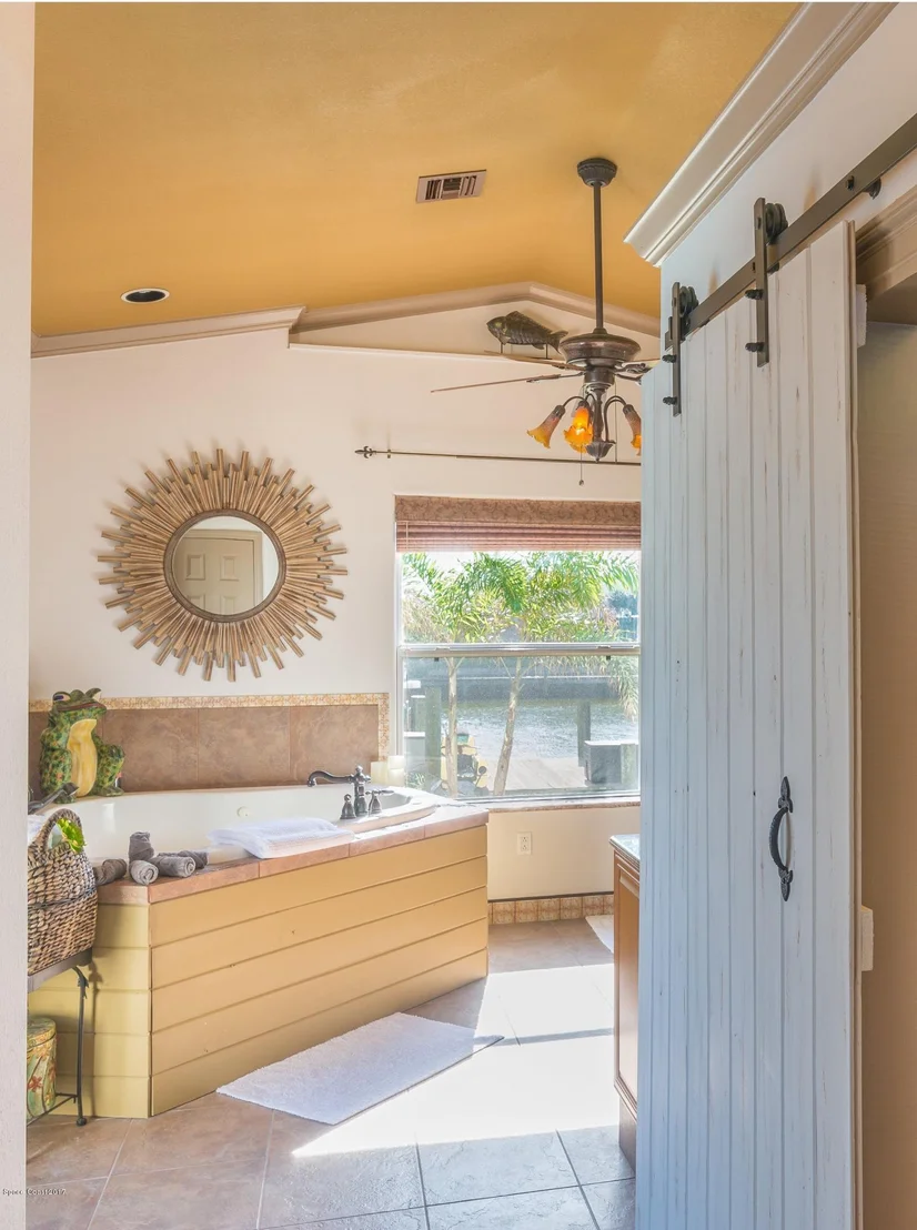 Photo of 423 Angelo Lane