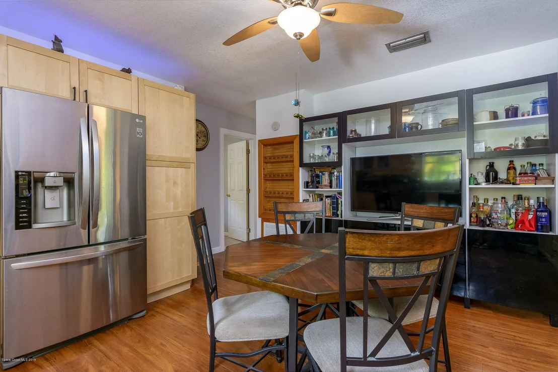 Photo of 1390 Hall Road